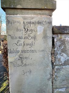 Portalstein mit Inschrift